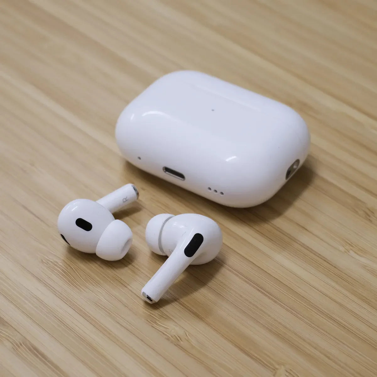 Apple Airpods 4 Bt 5.3v USB-C & Wireless Charging Case